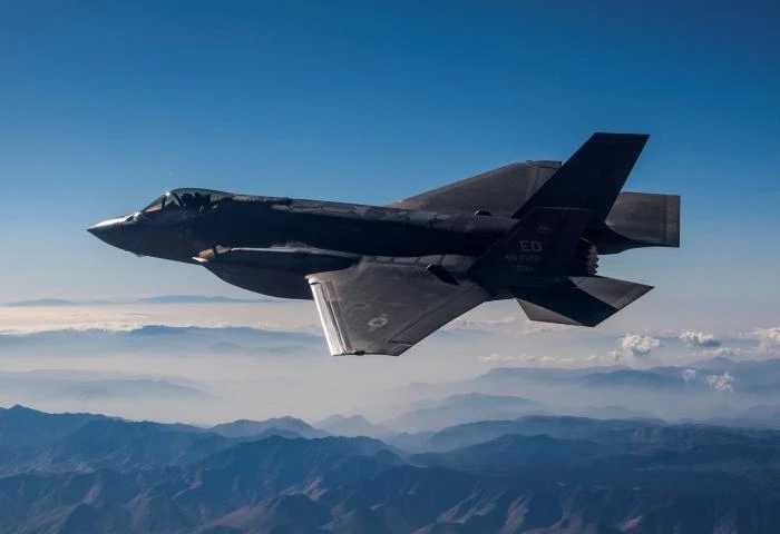 Εκπληκτικό βίντεο: F-35A σε πτήση πάνω από την έρημο Μοχάβε